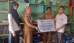 Antam Berikan Bantuan 5 Unit Komputer pada SDN Terapung Dawi-dawi