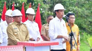 Jokowi Resmikan Jalan Daerah di Muna Barat