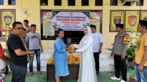 Dimoment Ladang Pahala, Polsek Kolaka Bagikan Ratusan Kilo Daging Qurban