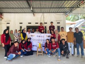 Manfaatkan Limbah Kelapa jadi Pupuk, Mahasiswa USN Gelar Pelatihan di Desa Landoula
