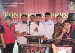 Tahapan Pendaftaran Hari ke Tiga , KPUD Kolaka Terima Pasangan Jayadin-Deni