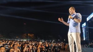 Belasan Ribu Massa Tumpah Ruah, Hadiri Deklerasi ASR-HUGUA di Kolaka