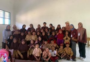 Mahasiswa KKN USN Kolaka Gelar Program Literasi di SDN 1 Towua