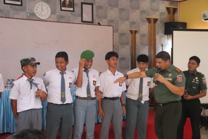 Bangkitkan Minat Pelajar, Kodim 1412 Kolaka Gelar Sosialisasi Penerimaan Prajurit TNI AD di Sekolah-sekolah.