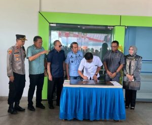 Ketua DPRD Kolaka Dampingi Bupati dan Menkes RI Resmikan Puskesmas Pomala