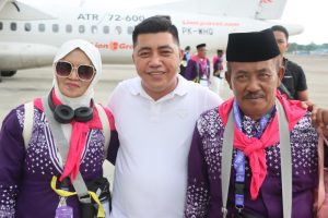 Wakil Bupati Kolaka Dampingi Langsung Jamaah Haji Menuju Embarkasi Hasanuddin
