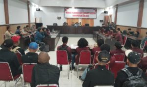Puluhan Mahasiswa Desak DPRD Kolaka Panggil PT. IPIP Terkait Aktivitas Tambang