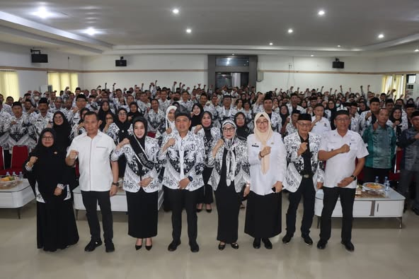 Pengurus PGRI Kolaka 2025–2030 Resmi Dilantik, Hj. Andi Riska Dinobatkan sebagai Ibunda Guru