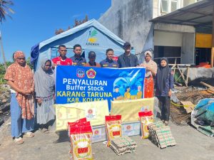 Karang Taruna Kolaka Serahkan Bantuan Buffer Stock pada Korban Kebakaran