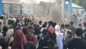 Unjuk Rasa di DPRD Kolaka, Tuntut Pencabutan Kebijakan yang Dinilai Menyengsarakan Rakyat