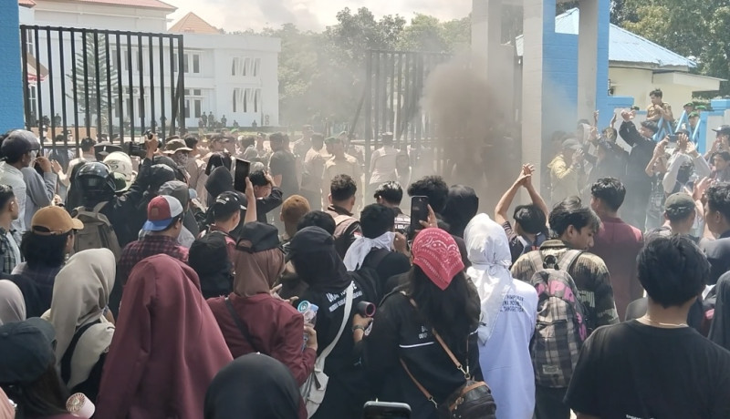 Unjuk Rasa di DPRD Kolaka, Tuntut Pencabutan Kebijakan yang Dinilai Menyengsarakan Rakyat