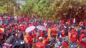 Ratusan Masyarakat Adat Blokade Jalur Produksi PT Vale di Kolaka